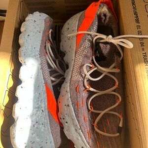 Nike Sneakers in Gray and Orange